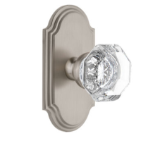 Grandeur Chambord Door Knob Set with Arc Short Plate Satin Nickel