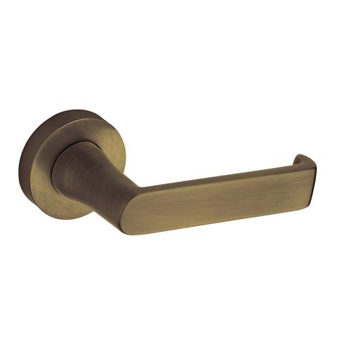 Baldwin Estate 5105 Lever shown in Satin Brass & Black (050)