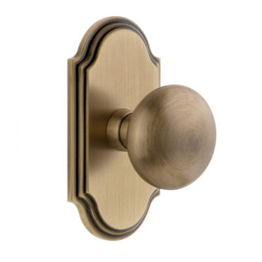 Grandeur Fifth Avenue Door Knob Set with Arc Short Plate Vintage Brass