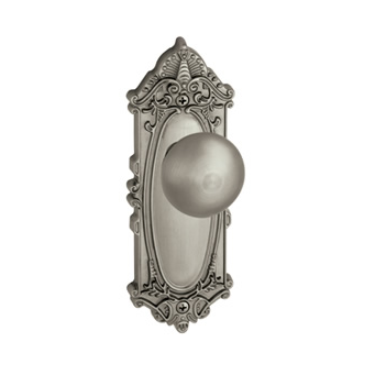 Grandeur Grande Victorian Backplate with Fifth Avenue knob Satin Nickel